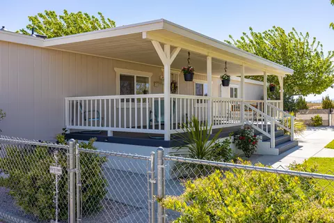 8848 49th St W, Mojave, CA 93501 photo 2