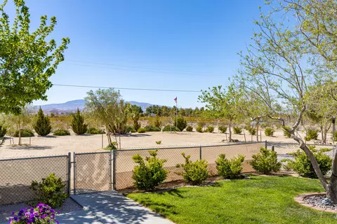 8848 49th St W, Mojave, CA 93501 photo 5