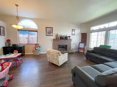 1010 Edie Way, Lancaster, CA 93535 photo 3