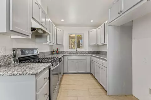 44834 Hanstead Ave, Lancaster, CA 93535 photo 9