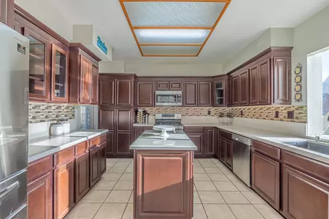 42701 Minstrel Dr, Quartz Hill, CA 93536 photo 2