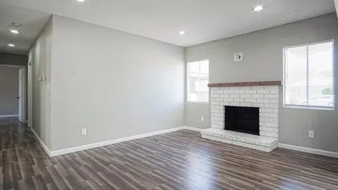 620 Ovington St E, Lancaster, CA 93535 photo 5