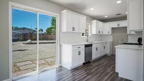 620 Ovington St E, Lancaster, CA 93535 photo 7