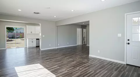 620 Ovington St E, Lancaster, CA 93535 photo 3