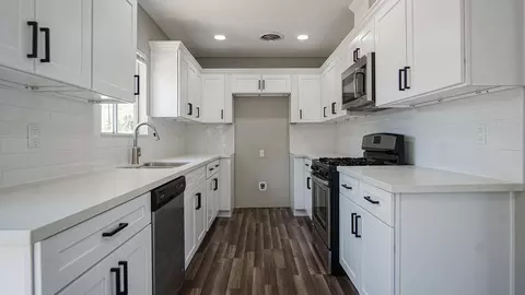 620 Ovington St E, Lancaster, CA 93535 photo 8