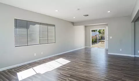 620 Ovington St E, Lancaster, CA 93535 photo 2