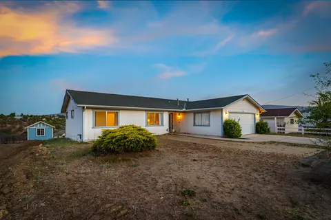 22812 Monroe Ln, Tehachapi, CA 93561 photo 2