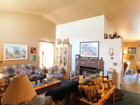 3349 Knott Ct, Lancaster, CA 93535 photo 4
