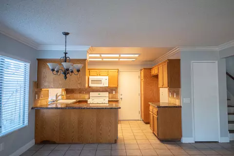 527 J-12 E, Lancaster, CA 93535 photo 8