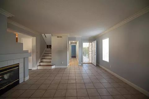 527 J-12 E, Lancaster, CA 93535 photo 2