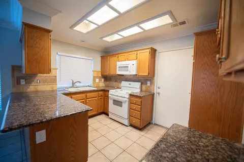 527 J-12 E, Lancaster, CA 93535 photo 11