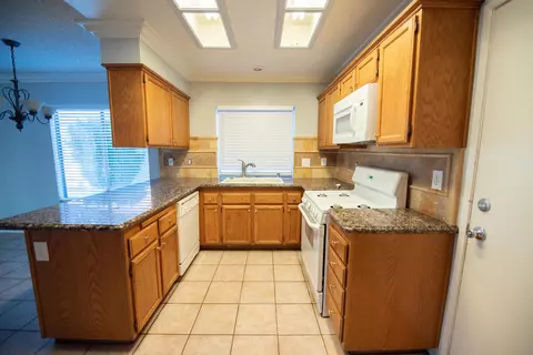 527 J-12 E, Lancaster, CA 93535 photo 10