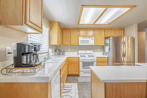 43702 5th St E, Lancaster, CA 93535 photo 6