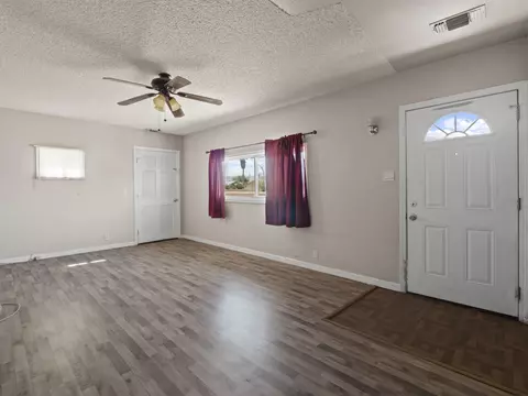 2098 Panamint St, Mojave, CA 93501 photo 4