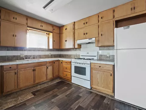 2098 Panamint St, Mojave, CA 93501 photo 2