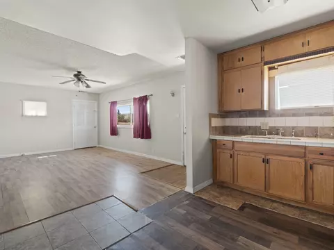 2098 Panamint St, Mojave, CA 93501 photo 3
