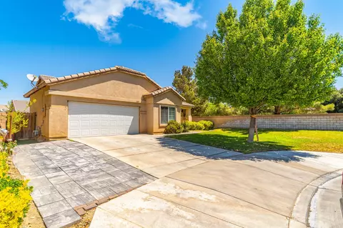 2005 Hart Ct, Lancaster, CA 93536 photo 2