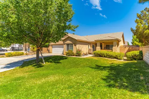 2005 Hart Ct, Lancaster, CA 93536 photo 3