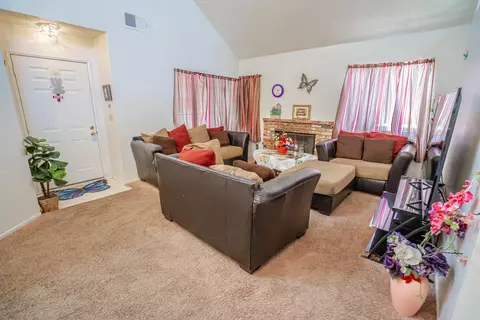 36925 Regency Pl, Palmdale, CA 93552 photo 3