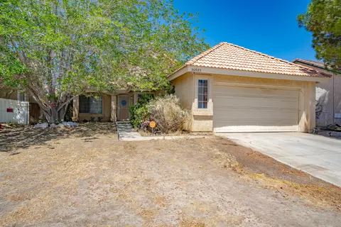 36925 Regency Pl, Palmdale, CA 93552 photo 2