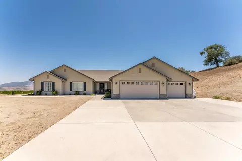 27550 Skyline Dr, Tehachapi, CA 93561 photo 2