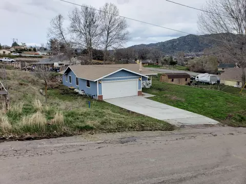 20016 Springhill Ave, Tehachapi, CA 93561 photo 2