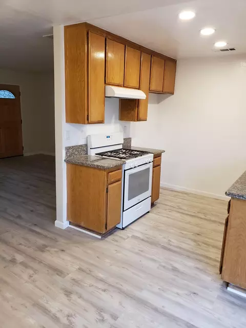 20016 Springhill Ave, Tehachapi, CA 93561 photo 4