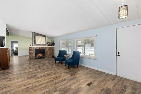 45465 25th St E # SP210, Lancaster, CA 93535 photo 2