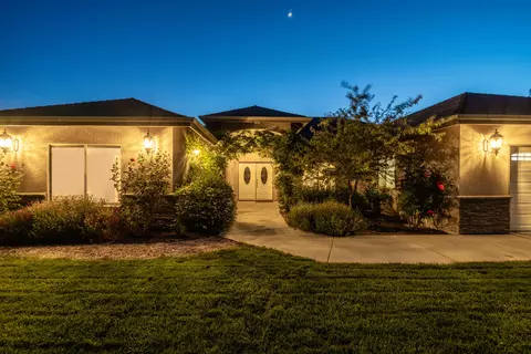 18061 Bowie St, Tehachapi, CA 93561 photo 3