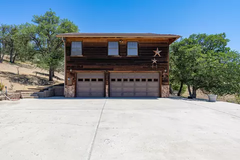 19250 Longhorn Ln, Tehachapi, CA 93561 photo 4