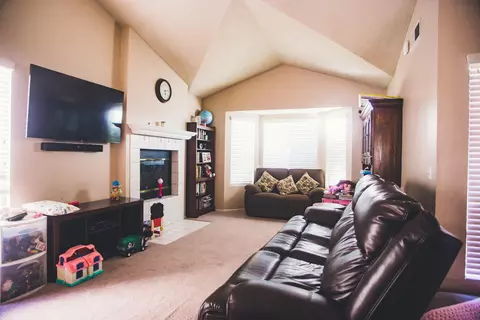 1909 Avenue R6 E, Palmdale, CA 93550 photo 4