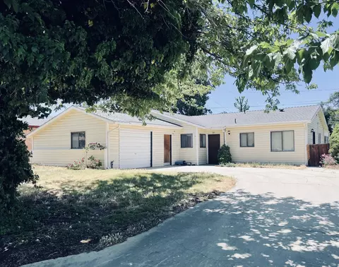 821 Bamboo Ct, Tehachapi, CA 93561 photo 1