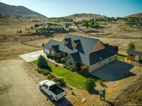 20155 Tamarac Dr, Tehachapi, CA 93561 photo 3