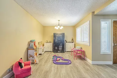 2543 Dallin St, Lancaster, CA 93536 photo 6