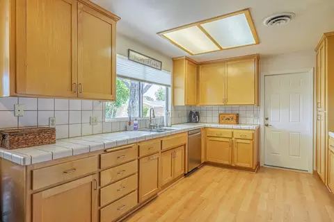 2543 Dallin St, Lancaster, CA 93536 photo 17