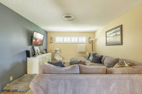 2543 Dallin St, Lancaster, CA 93536 photo 9