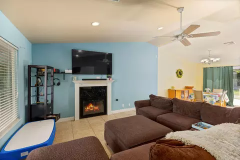 43827 Lively Ave, Lancaster, CA 93536 photo 5