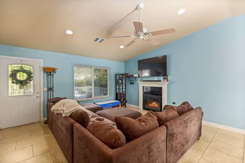 43827 Lively Ave, Lancaster, CA 93536 photo 6