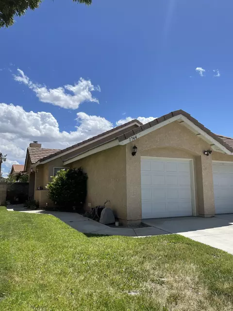 1744 Pinecone Ct, Lancaster, CA 93535 photo 1