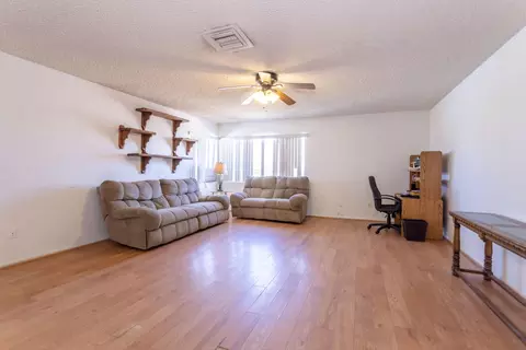 37247 35th St E, Palmdale, CA 93550 photo 11