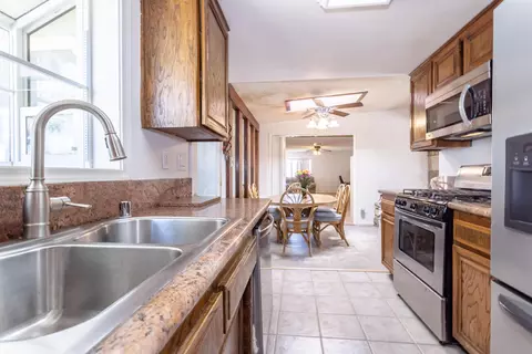 37247 35th St E, Palmdale, CA 93550 photo 7