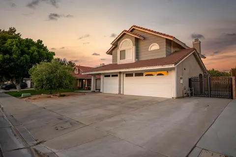 43518 Yew St, Lancaster, CA 93536 photo 3