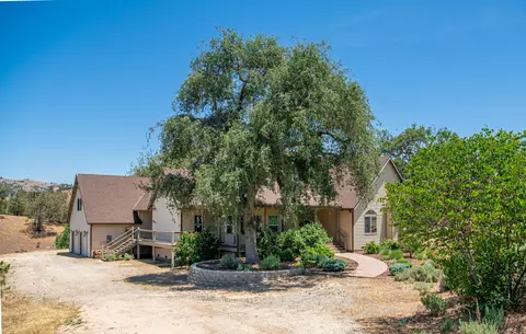 29151 Peregrine Pl, Tehachapi, CA 93561 photo 3