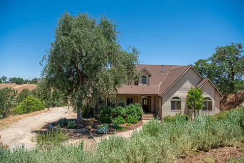 29151 Peregrine Pl, Tehachapi, CA 93561 photo 2