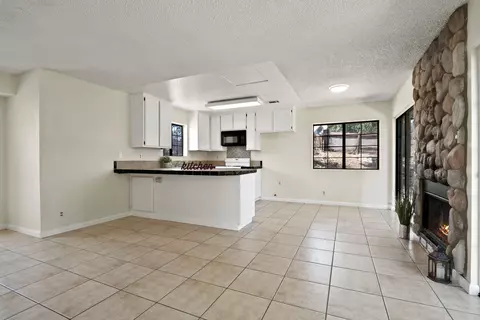 22471 Vaquero Dr, Tehachapi, CA 93561 photo 6