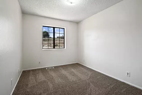 22471 Vaquero Dr, Tehachapi, CA 93561 photo 12