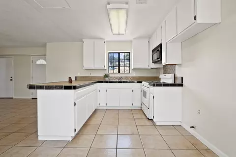 22471 Vaquero Dr, Tehachapi, CA 93561 photo 7
