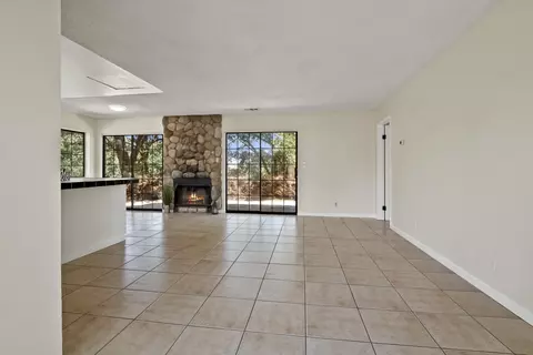 22471 Vaquero Dr, Tehachapi, CA 93561 photo 5