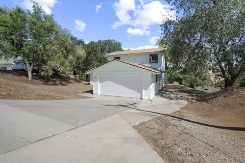 22471 Vaquero Dr, Tehachapi, CA 93561 photo 3
