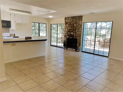 22471 Vaquero Dr, Tehachapi, CA 93561 photo 4